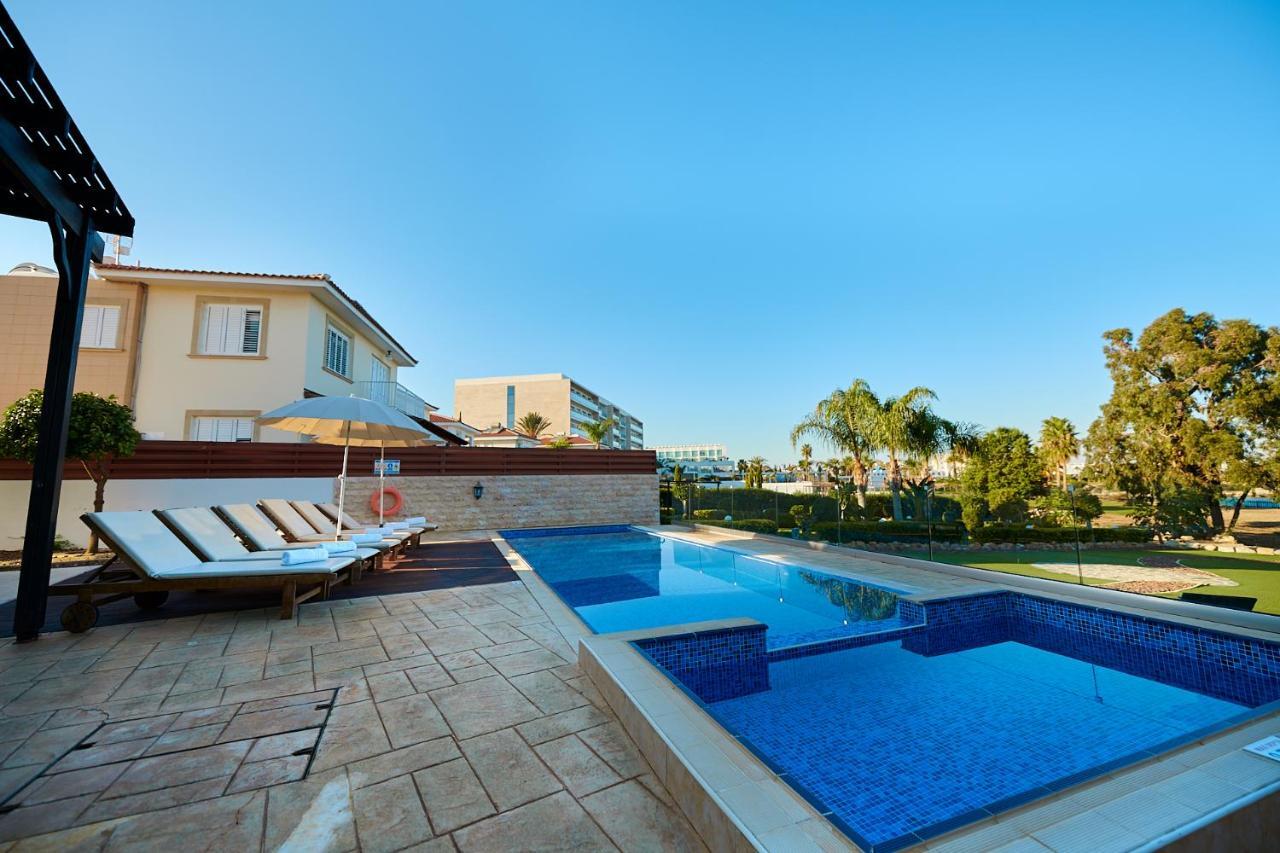Beach Front Bella Vista By Ezoria Villas โปรทาราส ภายนอก รูปภาพ