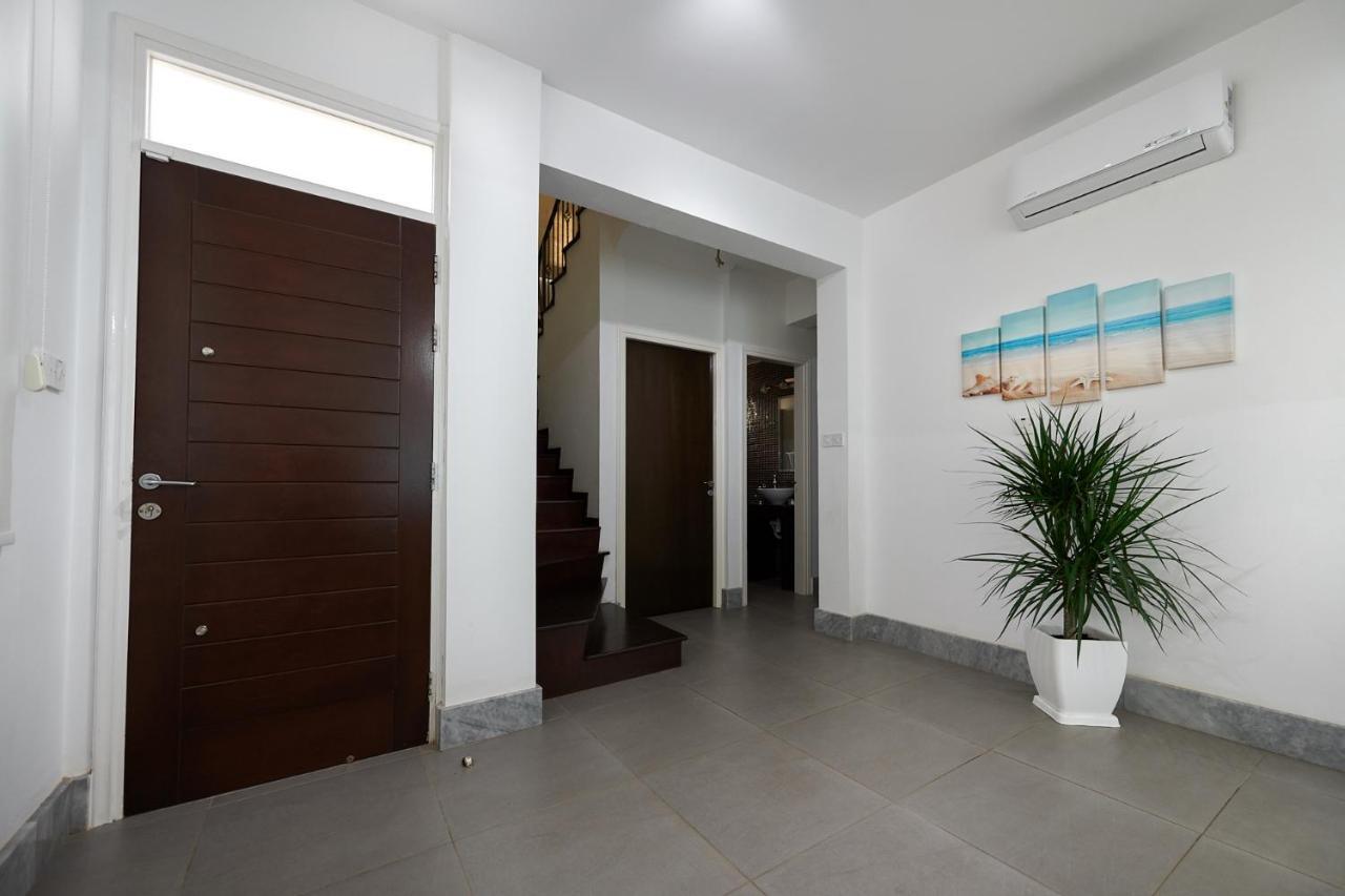 Beach Front Bella Vista By Ezoria Villas โปรทาราส ภายนอก รูปภาพ